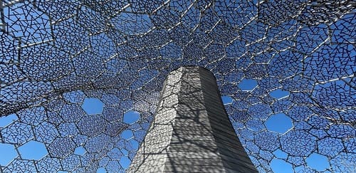 メタル製のフレームの中から見た景色。