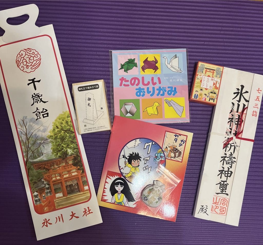七五三祝い　神社からのプレゼント　お守り、お札、絵馬、絵本、千歳飴