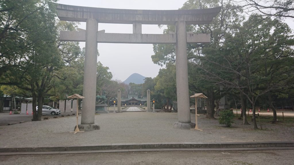香川県護国神社と我拝師山