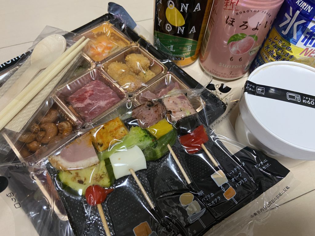 オンライン飲み会のセット。前菜やピンチョス、アルコール3本がついたセットです。