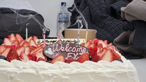 誕生日と入社を祝うケーキ