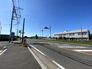 横断歩道や歩行者用信号がない交差点