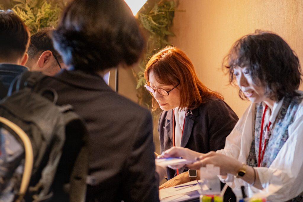 受付を担当した経営支援部メンバーの2人