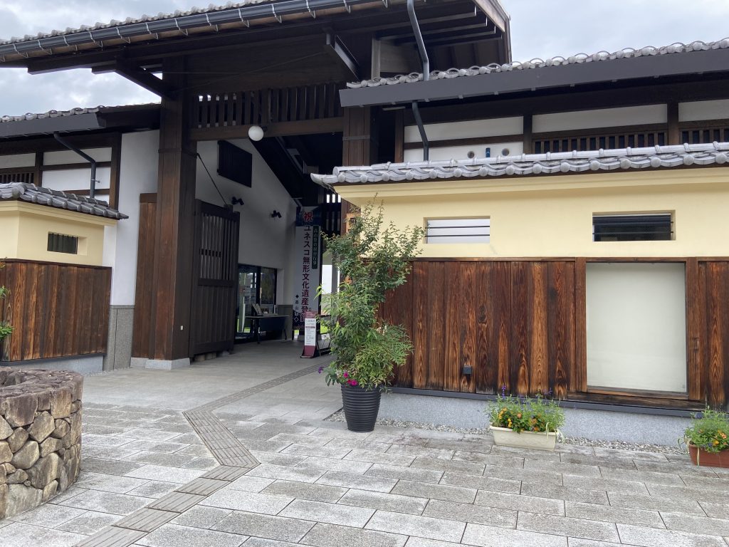 高山市にある飛騨高山まちの博物館の入り口です。