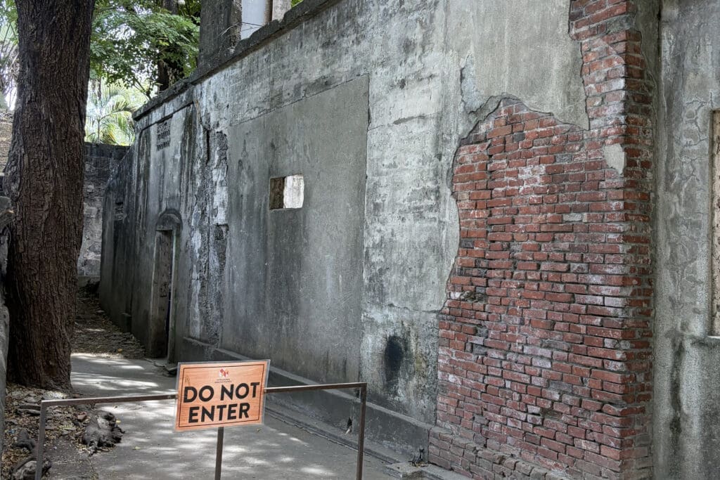 サンチャゴ要塞の敷地にある、植民地時代から残るレンガ造りの建物