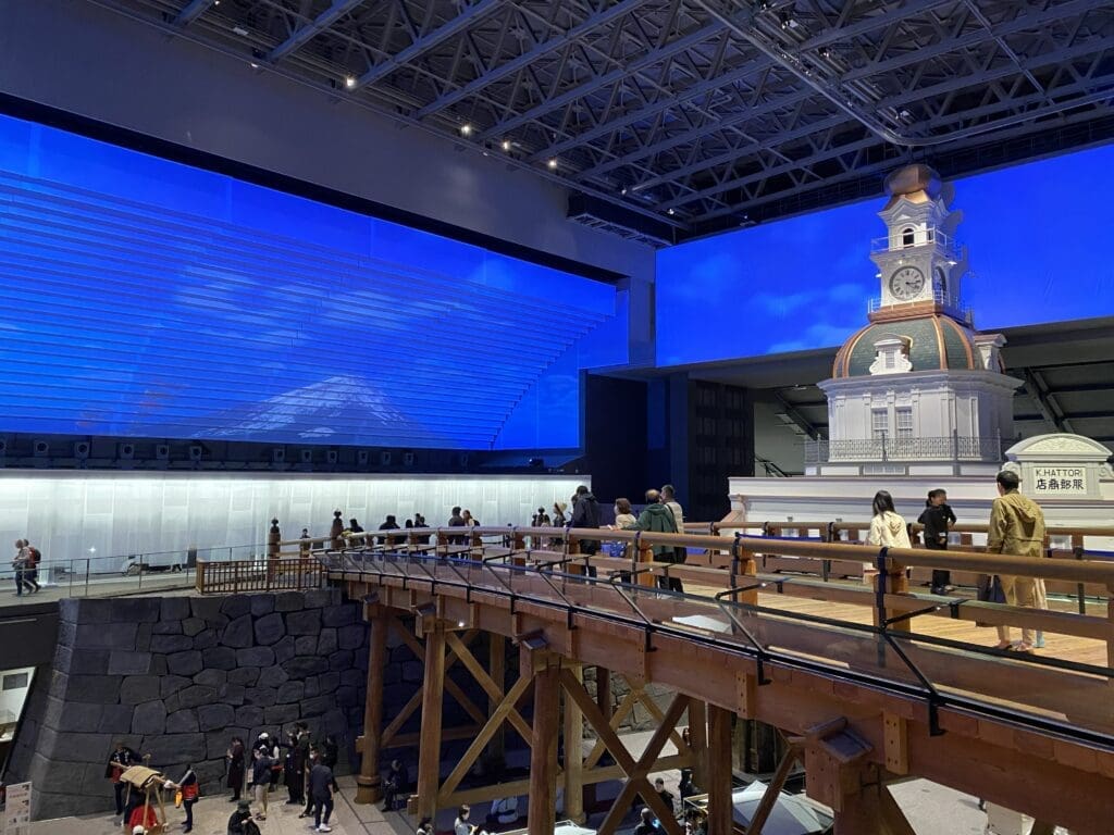 改修前の常設展入口周辺にある日本橋と腹部時計店