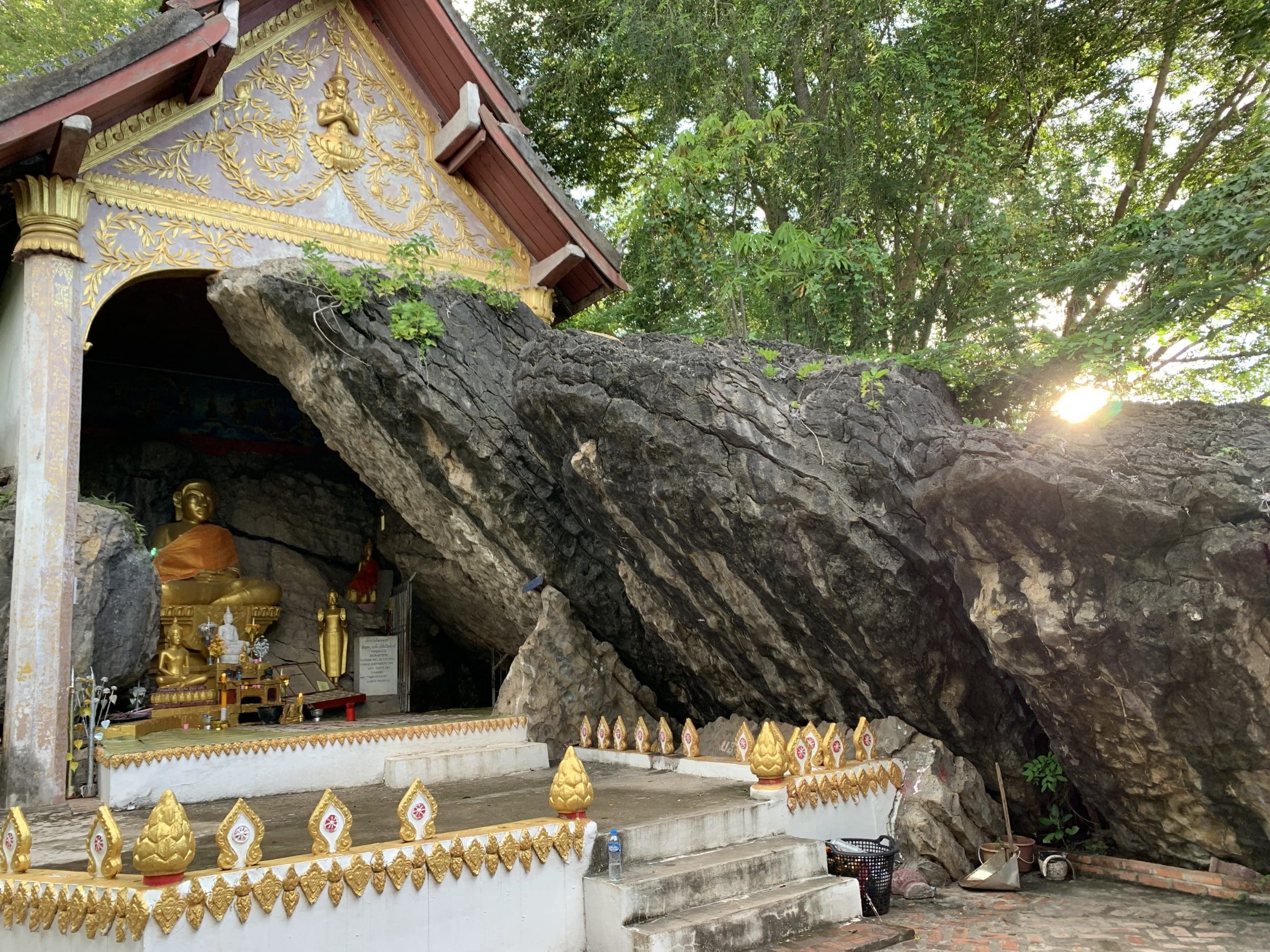 プーシーの丘の仏像