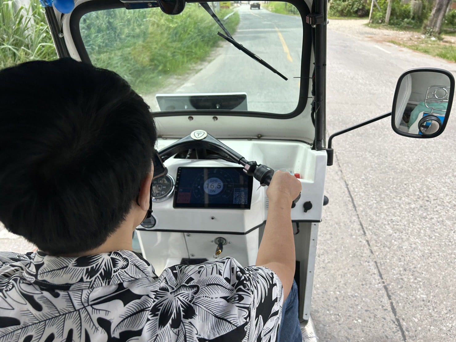 電動トゥクトゥク