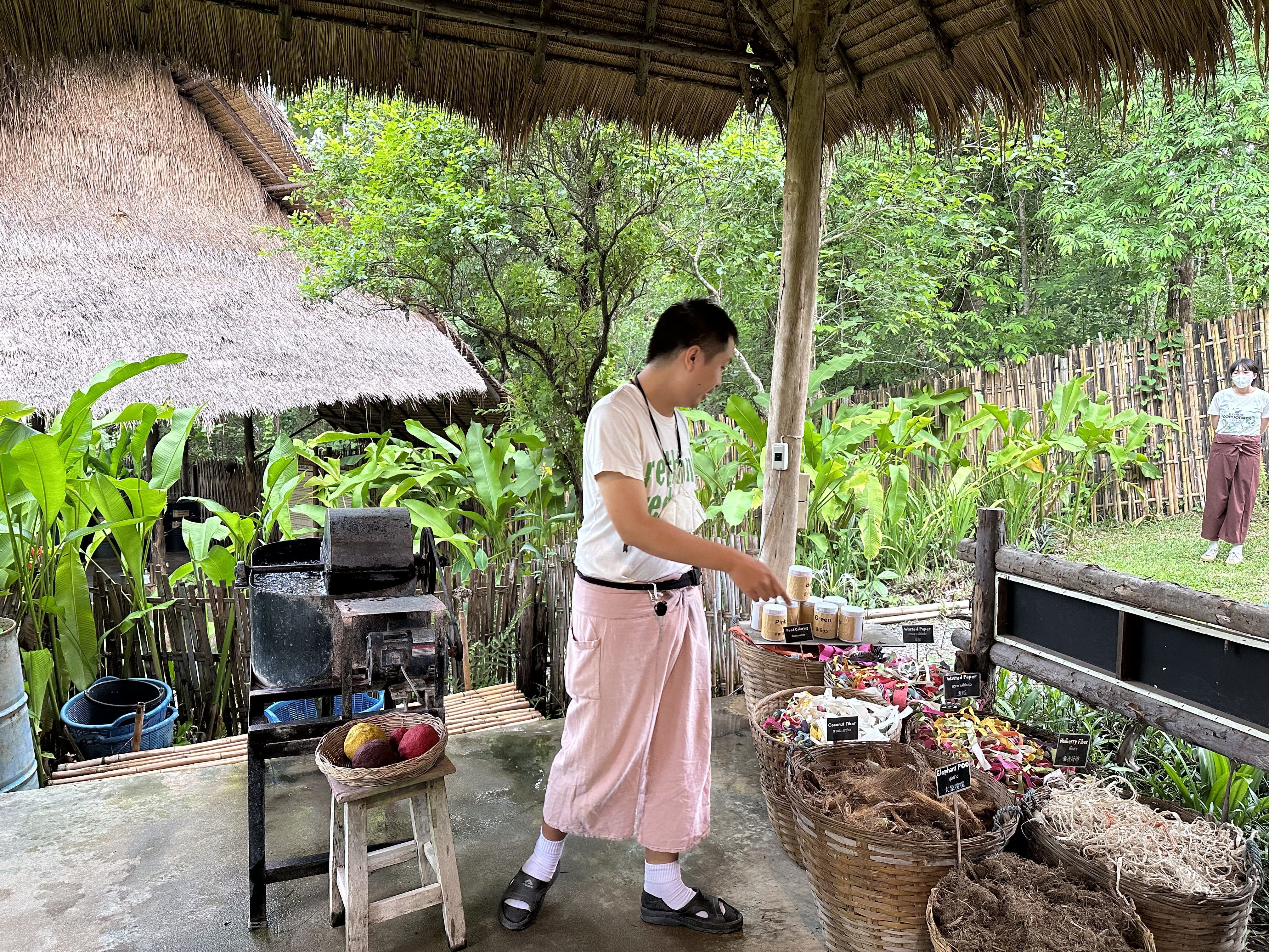 象のうんちから作った紙の原料