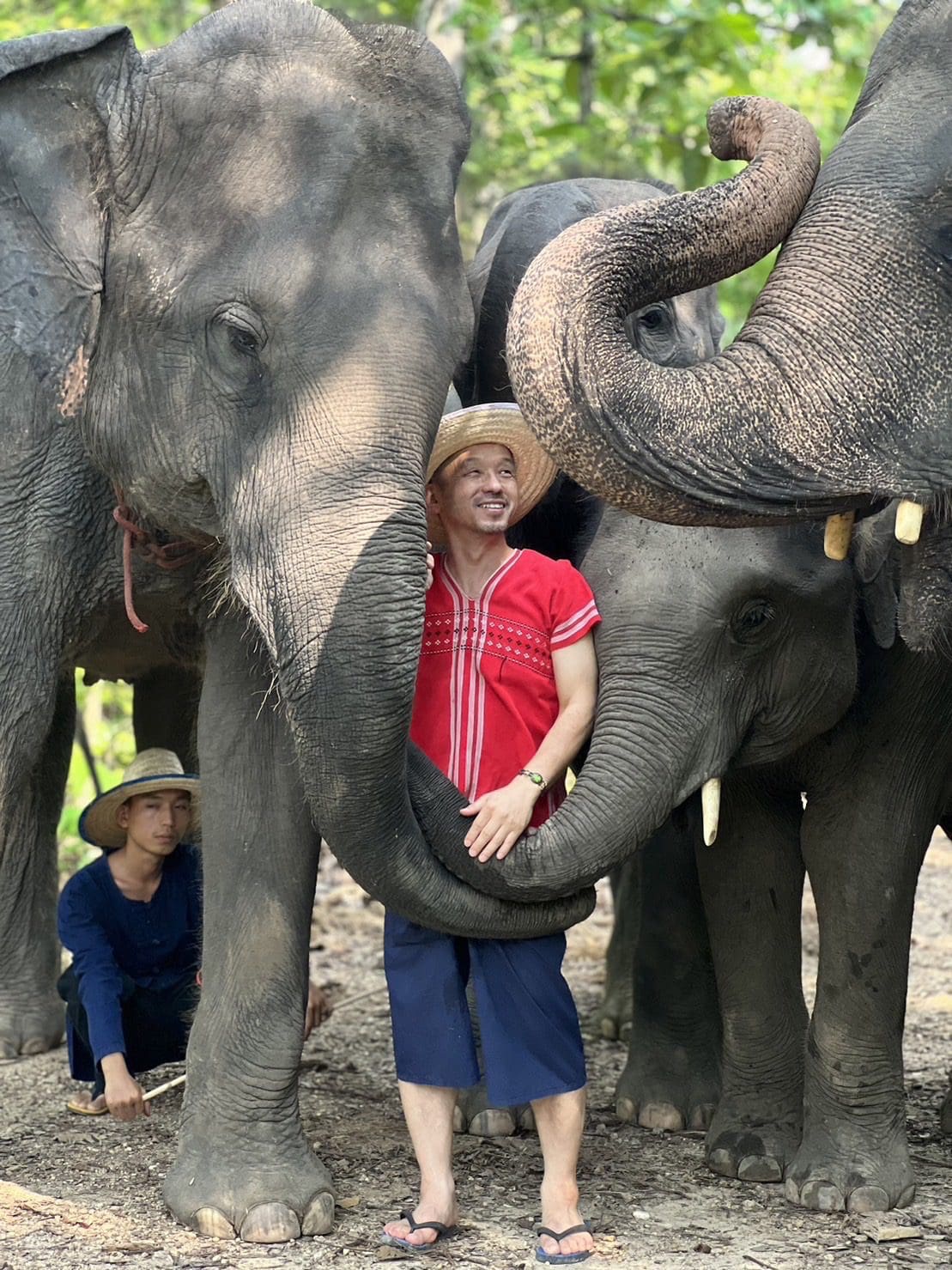 象との記念撮影