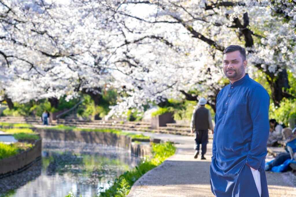Posing with very beautiful nature in Japan