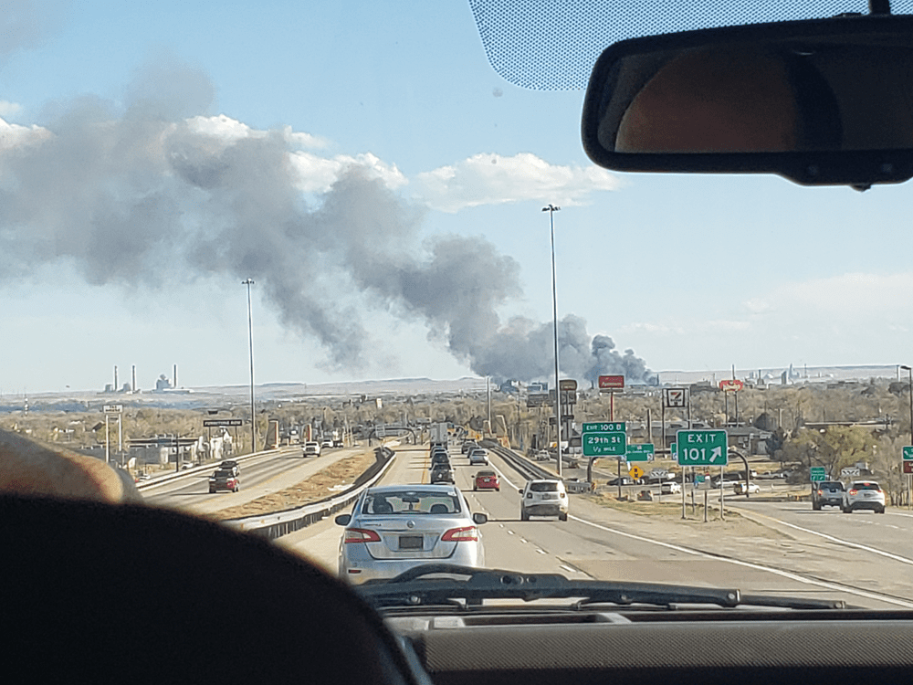 遠くから見た火事の煙