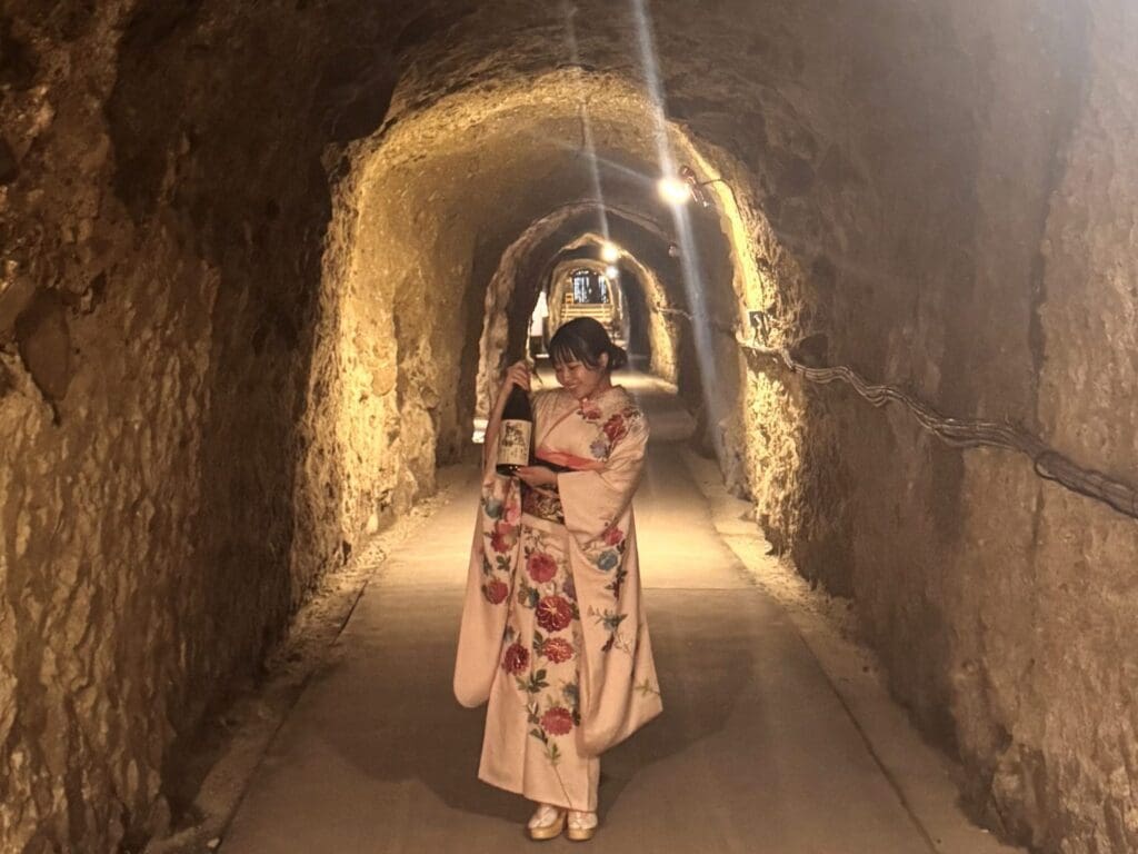 地元にある洞窟酒蔵の中で、成人の振袖を着て撮った写真