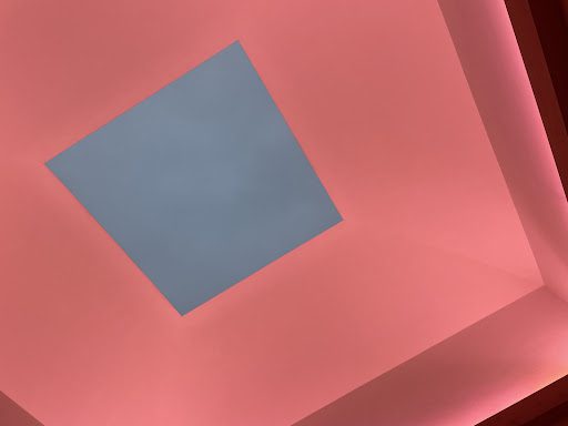 可動式の窓から見た16:47の空